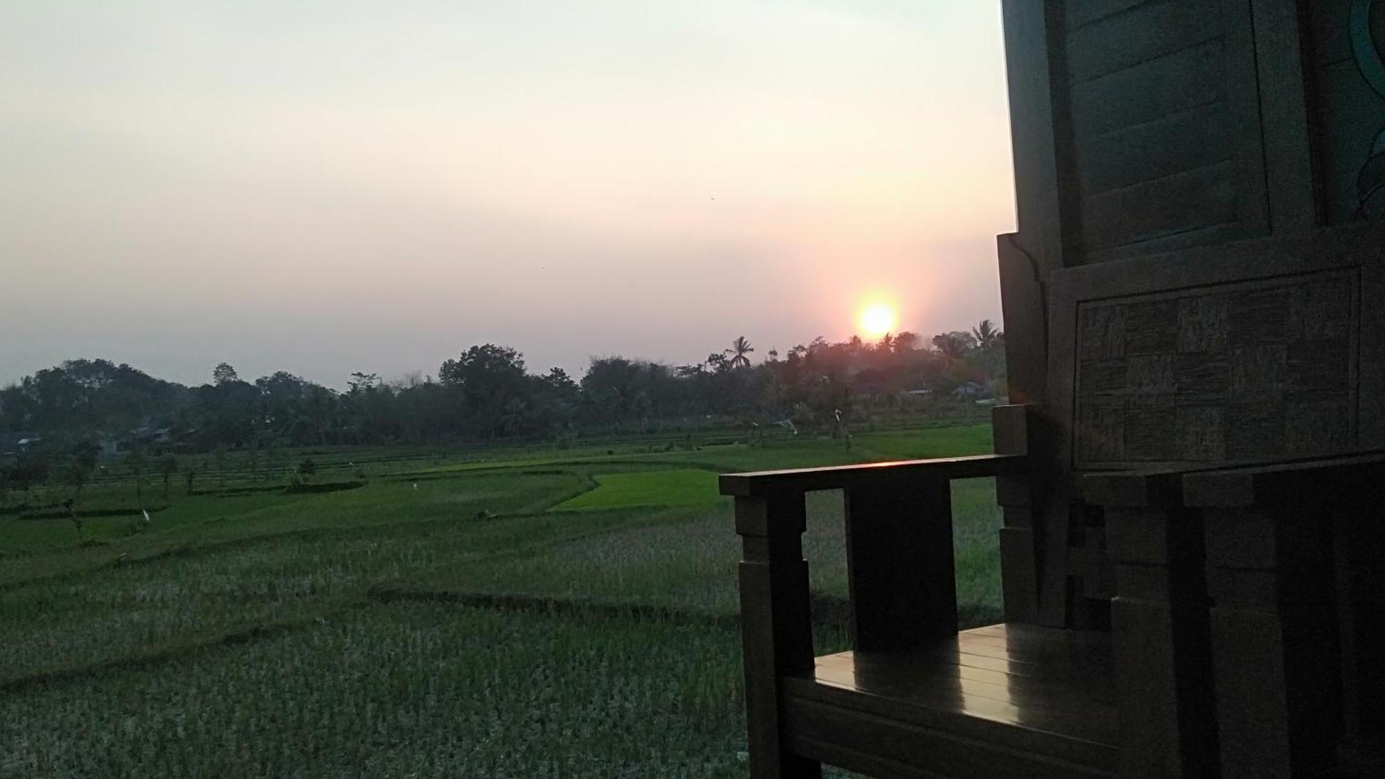 Bujak Permai Villa Matahari Lombok Ntb Praya Exteriör bild