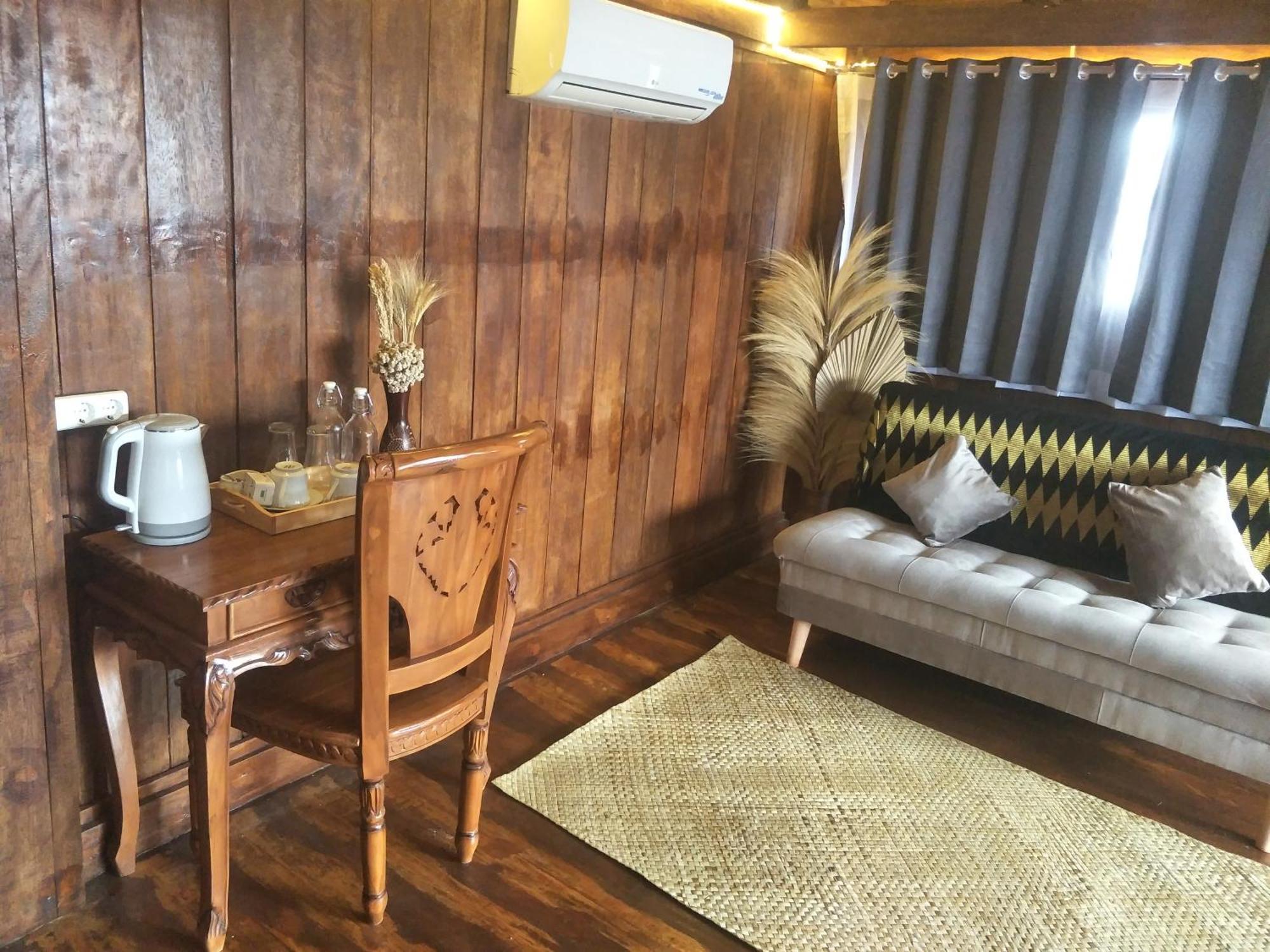 Bujak Permai Villa Matahari Lombok Ntb Praya Exteriör bild