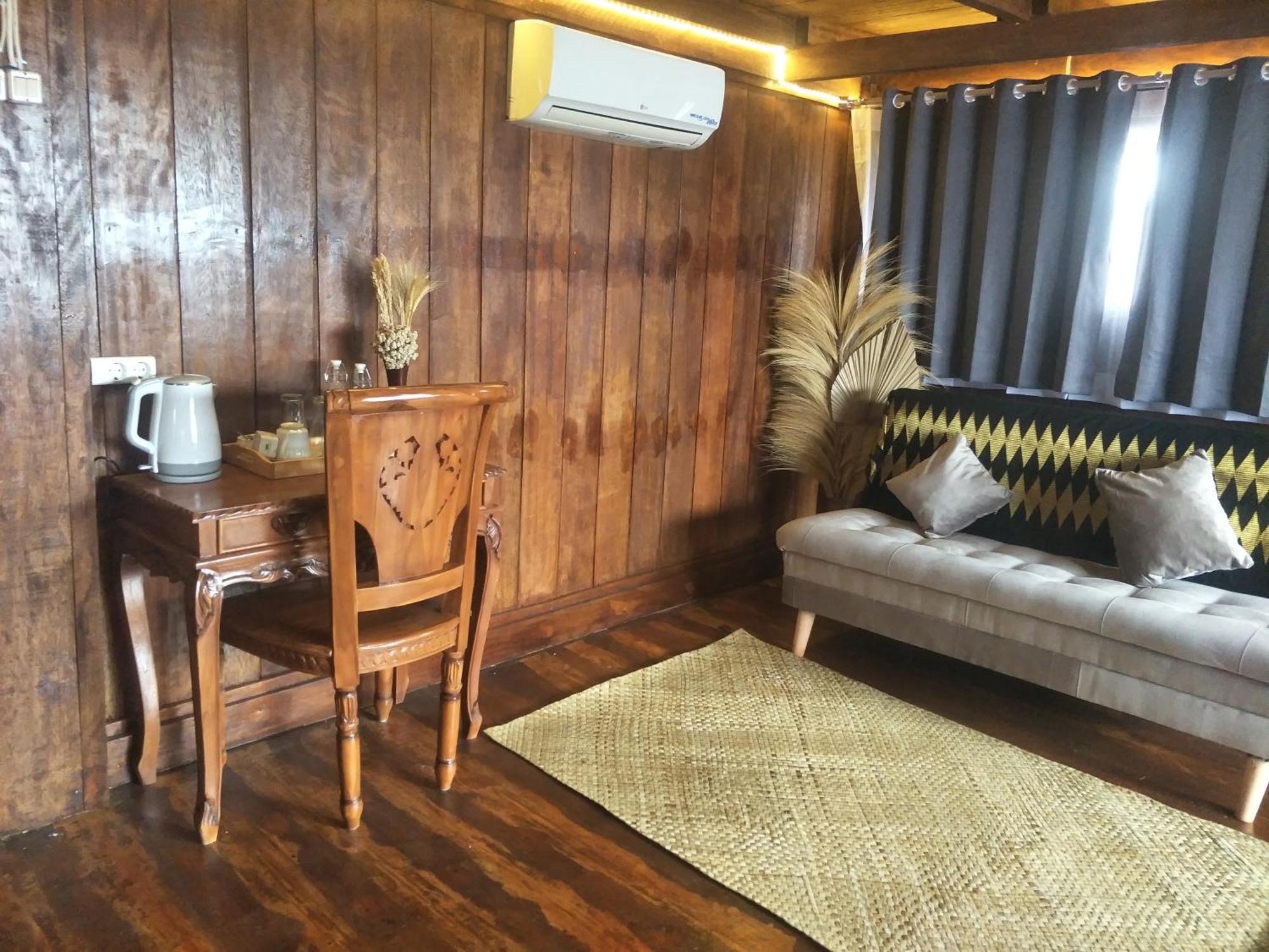 Bujak Permai Villa Matahari Lombok Ntb Praya Exteriör bild